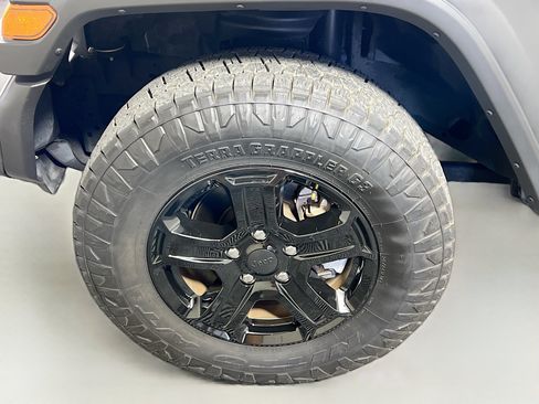 Used 2022 Jeep Wrangler Sport AWD/4WD image 13