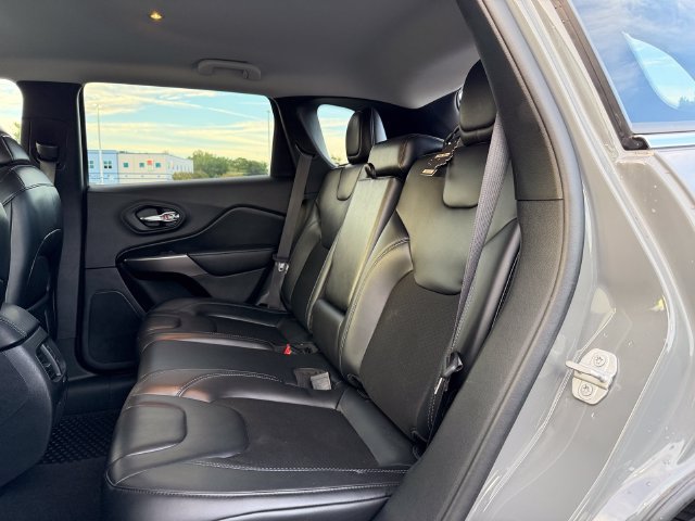 Used 2020 Jeep Cherokee Latitude Plus w/ Cold Weather Group AWD/4WD image 15