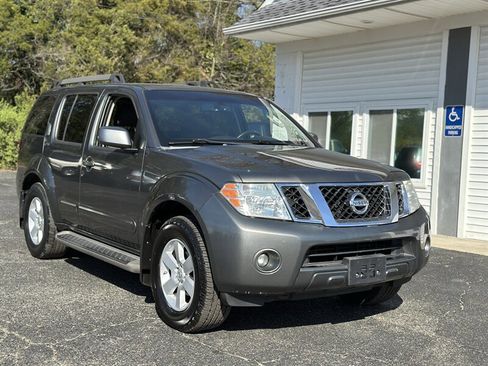 Used 2008 Nissan Pathfinder SE image 2
