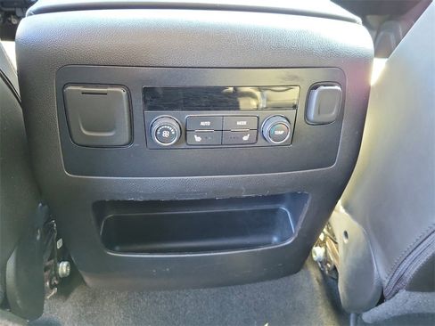 Used 2017 GMC Yukon Denali image 13