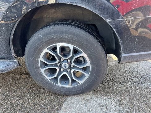 Used 2024 Ford Expedition XLT image 5