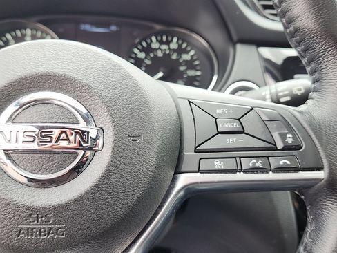 Used 2018 Nissan Rogue Sport SL w/ SL Premium Package image 17