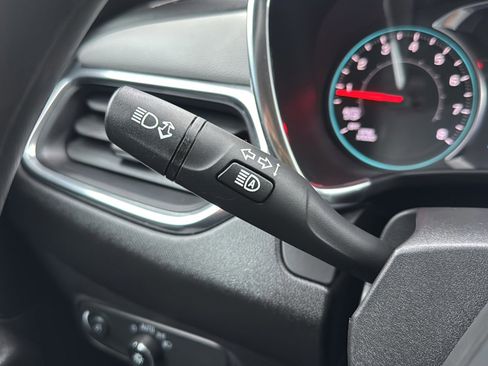 Used 2023 Chevrolet Equinox LS w/ LS Convenience Package image 28