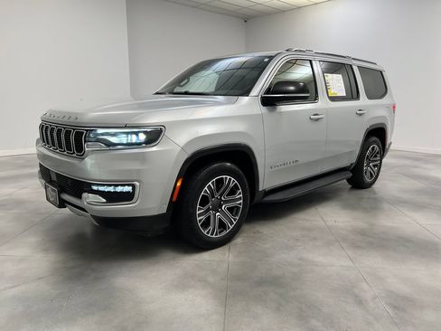 Used 2024 Jeep Wagoneer Series II w/ Flexible Seating Group AWD/4WD image 4
