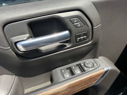 Used 2020 Chevrolet Silverado 1500 High Country AWD/4WD image 25