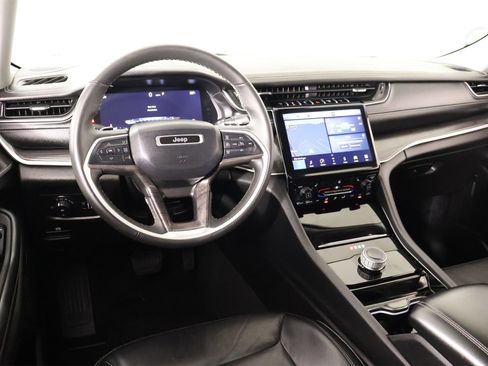 Used 2023 Jeep Grand Cherokee Limited image 2