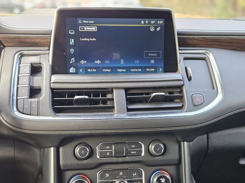 Used 2023 Chevrolet Suburban Premier image 22