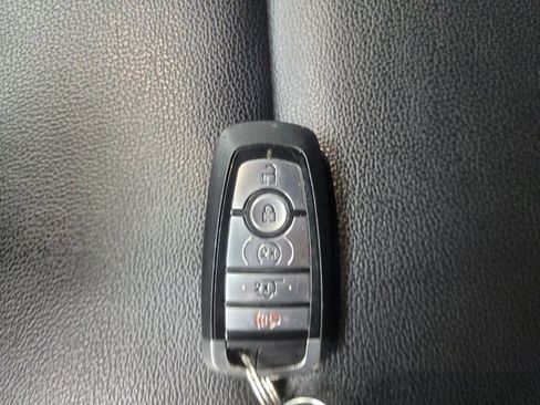 Used 2020 Ford Explorer XLT w/ Equipment Group 202A AWD/4WD image 32
