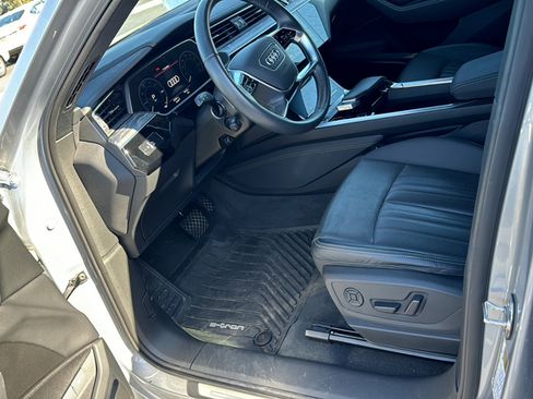 Used 2022 Audi e-tron Premium Plus AWD/4WD image 2