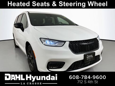 Used 2024 Chrysler Pacifica Limited FWD image 1