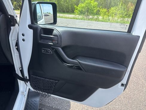Used 2014 Jeep Wrangler Unlimited Sahara AWD/4WD image 18