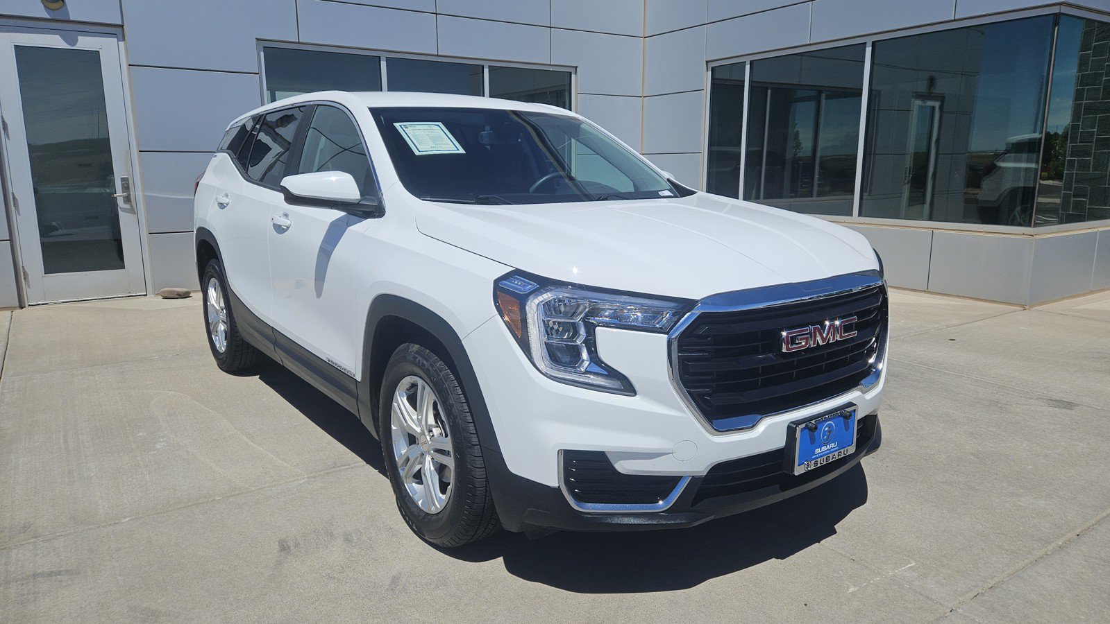 Used 2024 GMC Terrain SLE FWD image 4