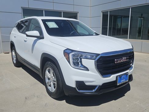 Used 2024 GMC Terrain SLE FWD image 4