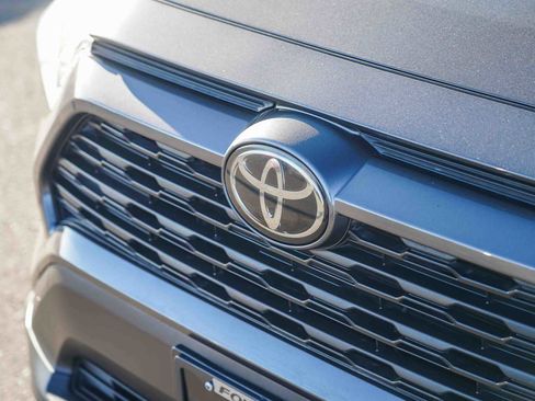 Used 2019 Toyota RAV4 XLE image 3