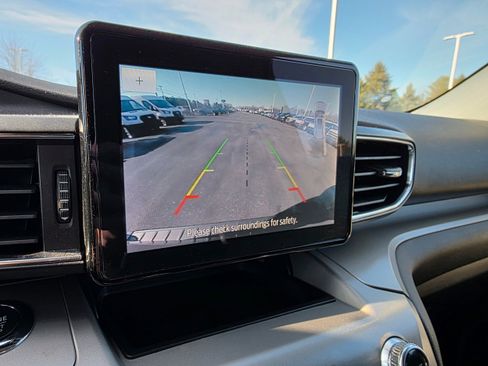 Certified 2022 Ford Explorer XLT w/ Equipment Group 202A image 19