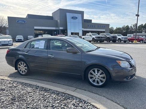 Used 2010 Toyota Avalon Limited image 1
