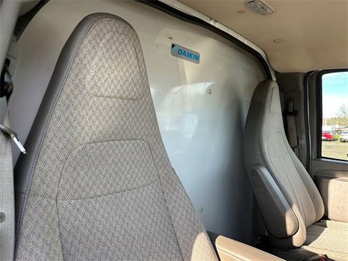 Used 2017 GMC Savana 3500 image 35