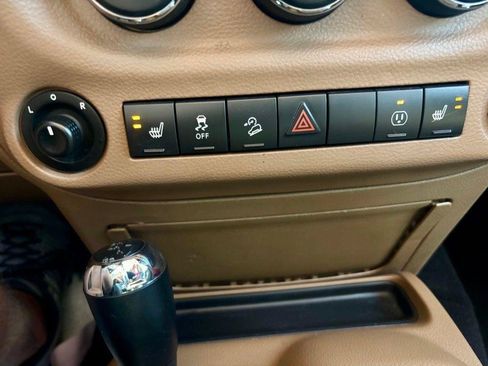 Used 2017 Jeep Wrangler Unlimited Rubicon w/ Connectivity Group AWD/4WD image 25