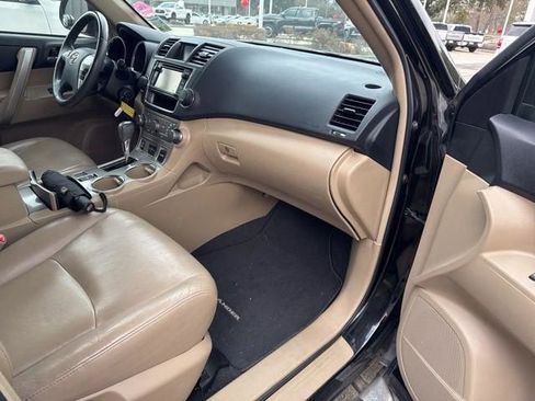Used 2013 Toyota Highlander SE image 25