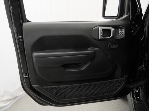 Used 2024 Jeep Wrangler Unlimited AWD/4WD image 43