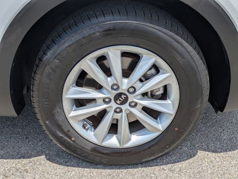 Certified 2020 Kia Sorento LX FWD image 9
