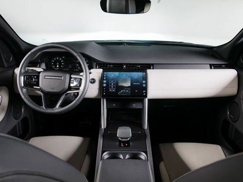 Used 2025 Land Rover Discovery Sport Dynamic SE image 4