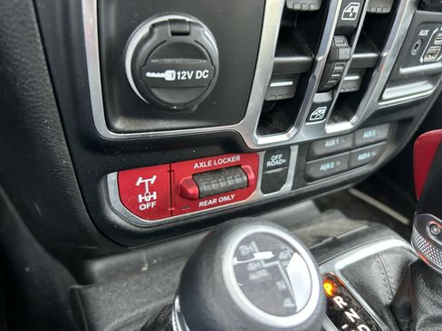 Used 2024 Jeep Wrangler Willys image 11