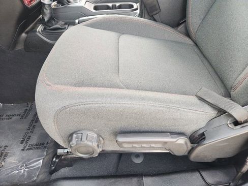 Used 2025 Jeep Wrangler Unlimited Rubicon image 25