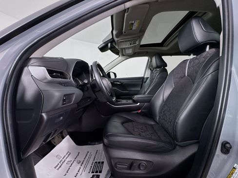 Certified 2024 Toyota Highlander XLE AWD/4WD image 20