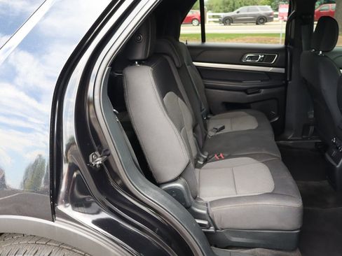 Used 2018 Ford Explorer XLT AWD/4WD image 23