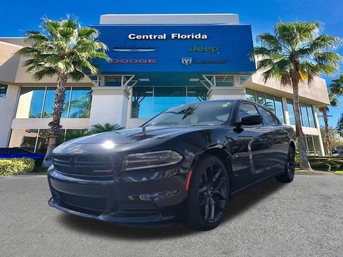 Used 2022 Dodge Charger SXT w/ Blacktop Package image 9