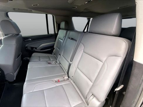 Used 2018 Chevrolet Suburban LT RWD image 21