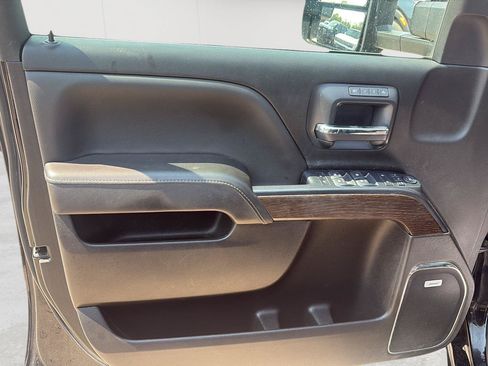 Used 2017 GMC Sierra 2500 Denali w/ Duramax Plus Package AWD/4WD image 22
