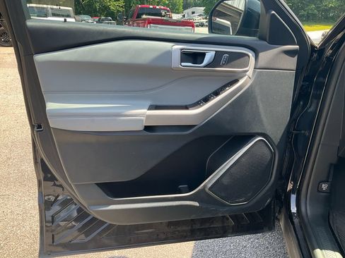 Used 2024 Ford Explorer XLT w/ Equipment Group 202A RWD image 17