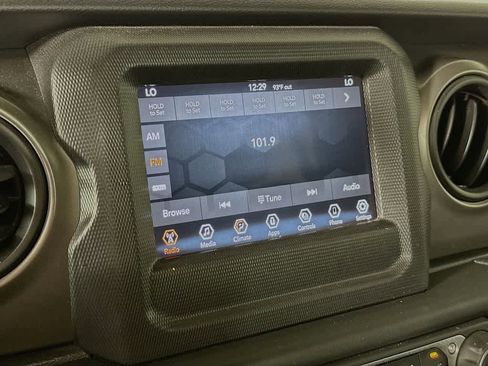 Used 2021 Jeep Gladiator Sport AWD/4WD image 17