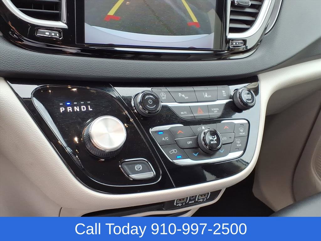 Used 2024 Chrysler Pacifica Touring-L FWD image 15