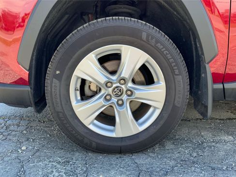 Used 2019 Toyota RAV4 XLE AWD/4WD image 24
