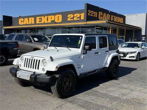 Used 2014 Jeep Wrangler Unlimited Sahara w/ Connectivity Group AWD/4WD image 21