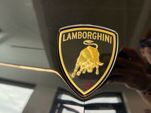 Used 2024 Lamborghini Revuelto image 9
