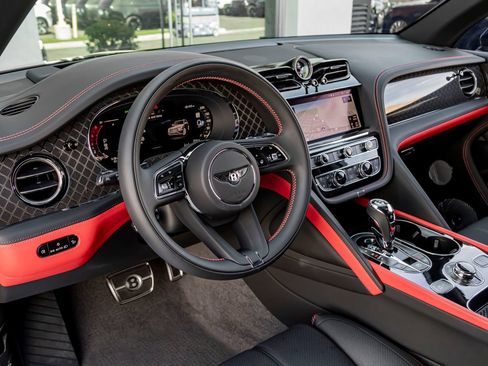 Certified 2025 Bentley Bentayga AWD/4WD image 19