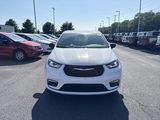 New 2025 Chrysler Pacifica Select image 2