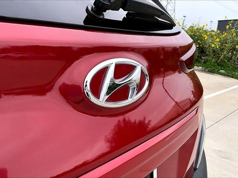 Certified 2022 Hyundai Kona SEL w/ Convenience Package FWD image 10