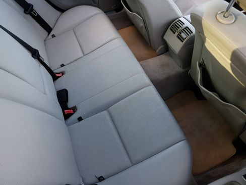 Used 2010 Mercedes-Benz C 300 Sedan image 12