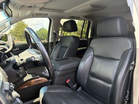 Used 2019 Chevrolet Suburban Premier AWD/4WD image 7