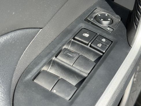 Used 2021 Toyota RAV4 LE FWD image 14