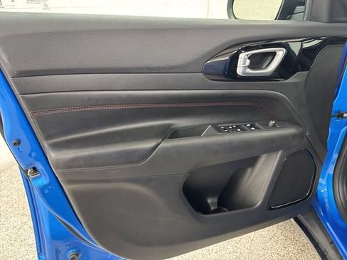Used 2025 Jeep Compass Trailhawk AWD/4WD image 22