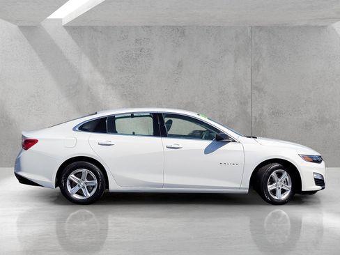 Used 2023 Chevrolet Malibu LS FWD image 4
