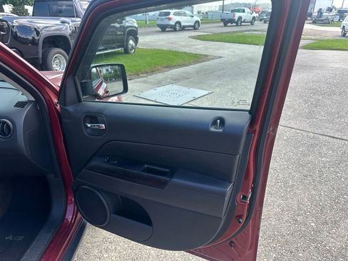 Used 2016 Jeep Patriot Latitude FWD image 11