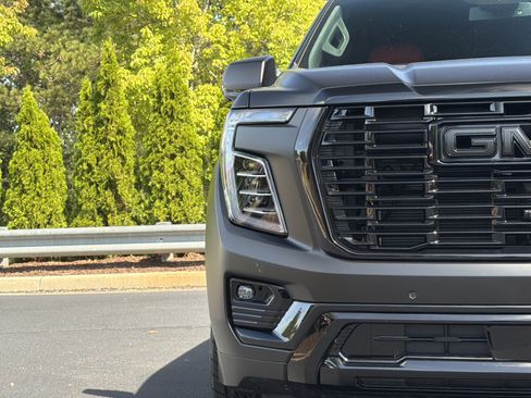 Used 2026 GMC Yukon Denali w/ Sun & Power Step Package AWD/4WD image 19