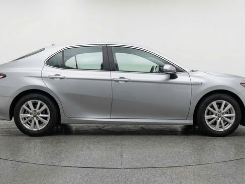 Used 2025 Toyota Camry LE FWD image 9